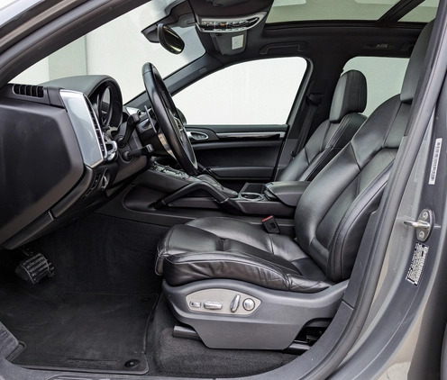Porsche Cayenne cena 149000 przebieg: 110000, rok produkcji 2017 z Gdynia małe 277